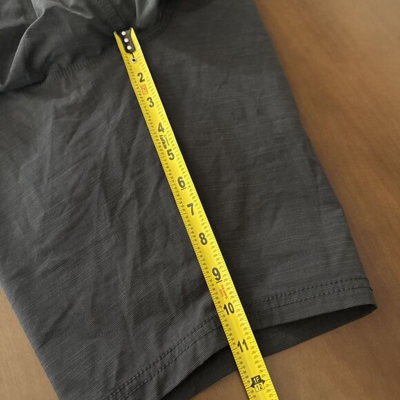 Salty Crew Drifting 2 Cargo Hybrid Walk Shorts Mens SZ 28 Black - Picture 8 of 12